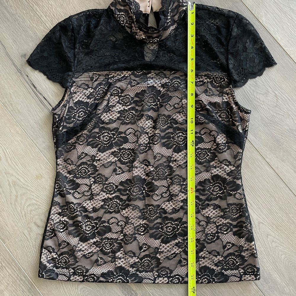 NEW YORK AND COMPANY - EUC black lace top size SMALL - Picture 13 of 13